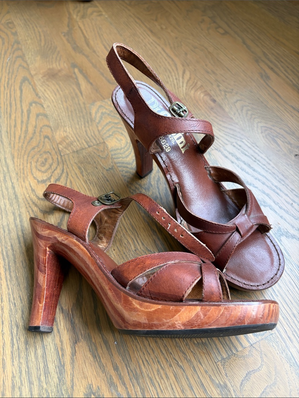Women's Vintage Di Orsini Strappy Wooden Heels size 6.5